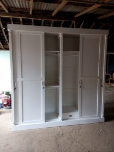 Almari Minimalis Kayu Cat Duco